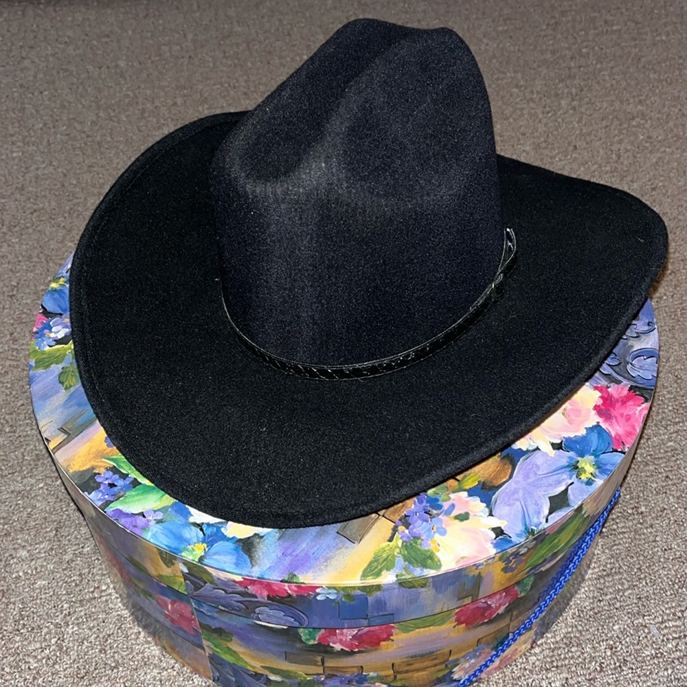 Pigalle Size 6 7/8 Black Hat